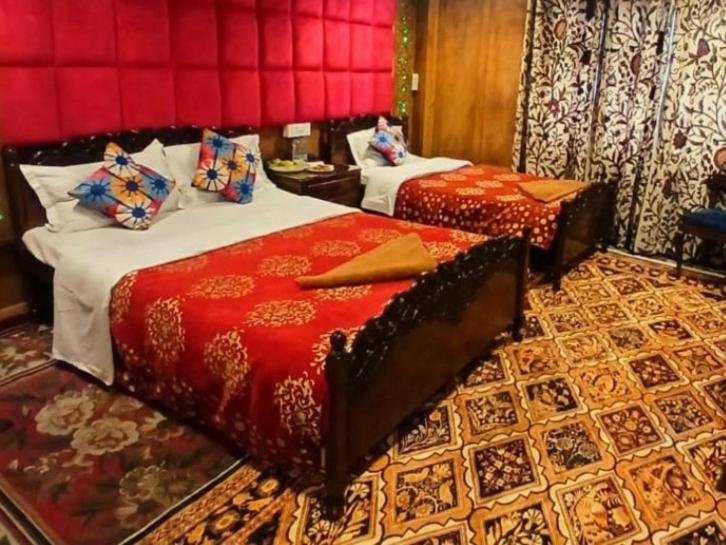 New Lakes Crown Group Of Houseboats Srīnagar Rom bilde