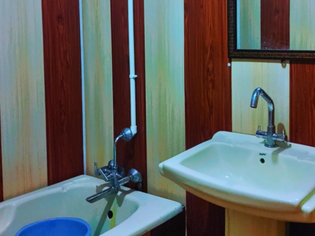 New Lakes Crown Group Of Houseboats Srīnagar Rom bilde